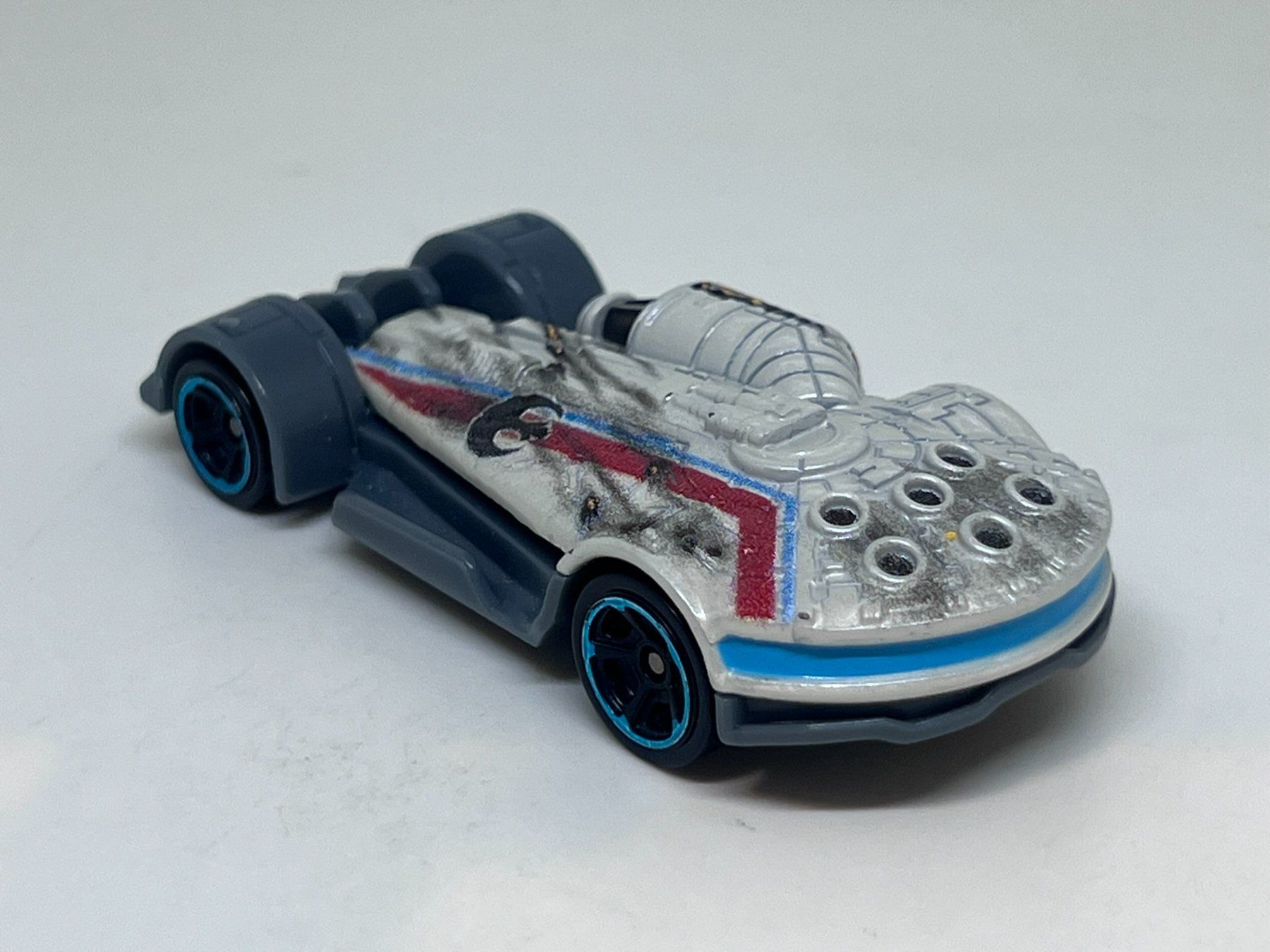 Hot Wheels Modellini d'auto: Hot Wheels Millennium Falcon #419 – Usato da Wildegg venduto da LaaBoutique 2