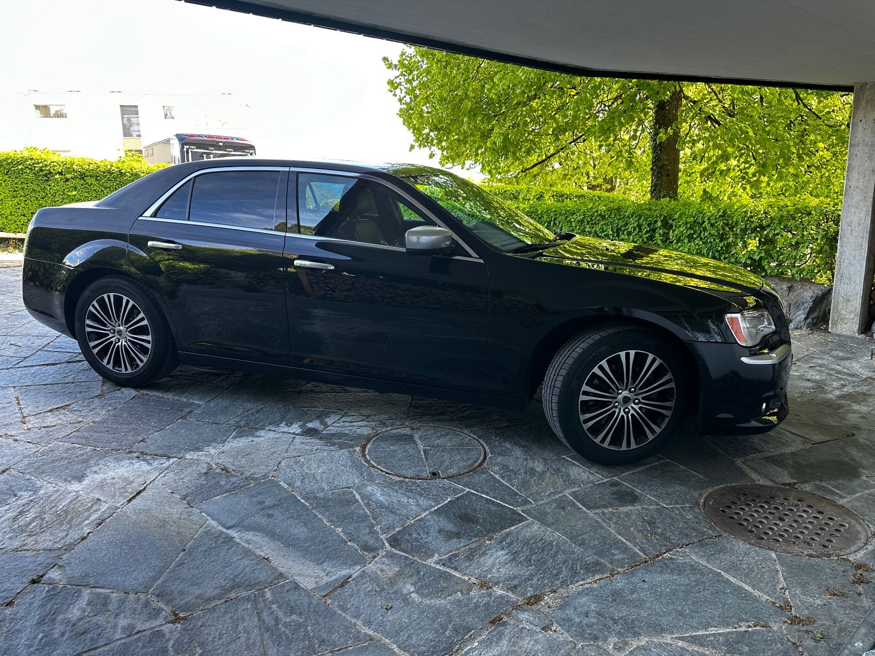 Lancia Automobili: Thema 3.6 AWD schwarz schwarz – Usato da Dübendorf venduto da Sbarc 1