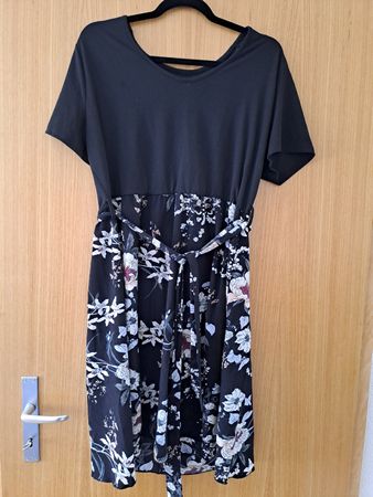Damen Kleid schwarz mit Blumenmuster Grösse XXL neuwertig