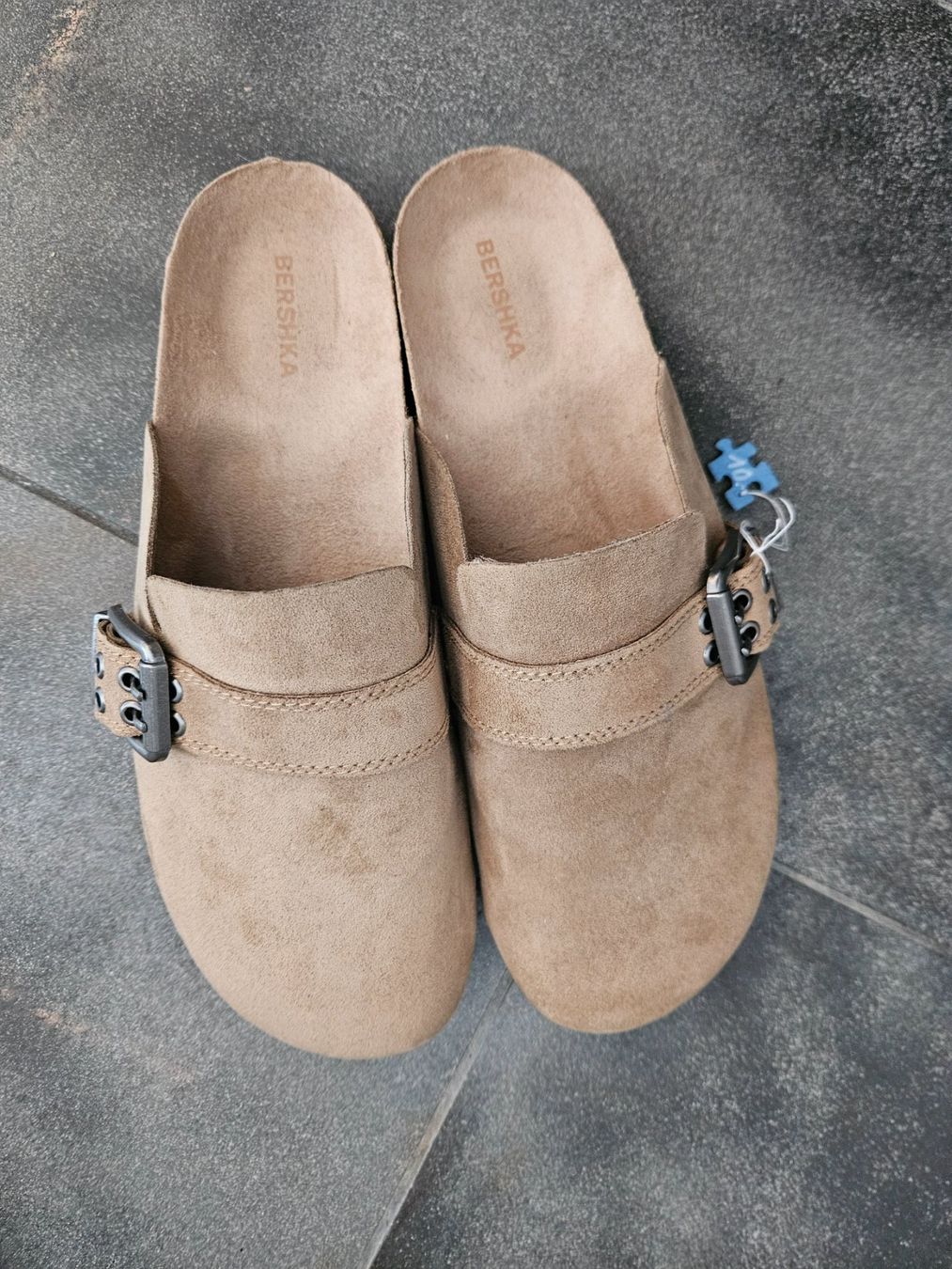 Bershka Scarpe da donna: Bershka Clogs, neu, Grösse 41, beige – Nuovo (secondo la descrizione) da Ormalingen venduto da nomolnoi 1