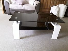 Salontisch Glas Schwarz Weiss modern rechteckig 2 Ablagen