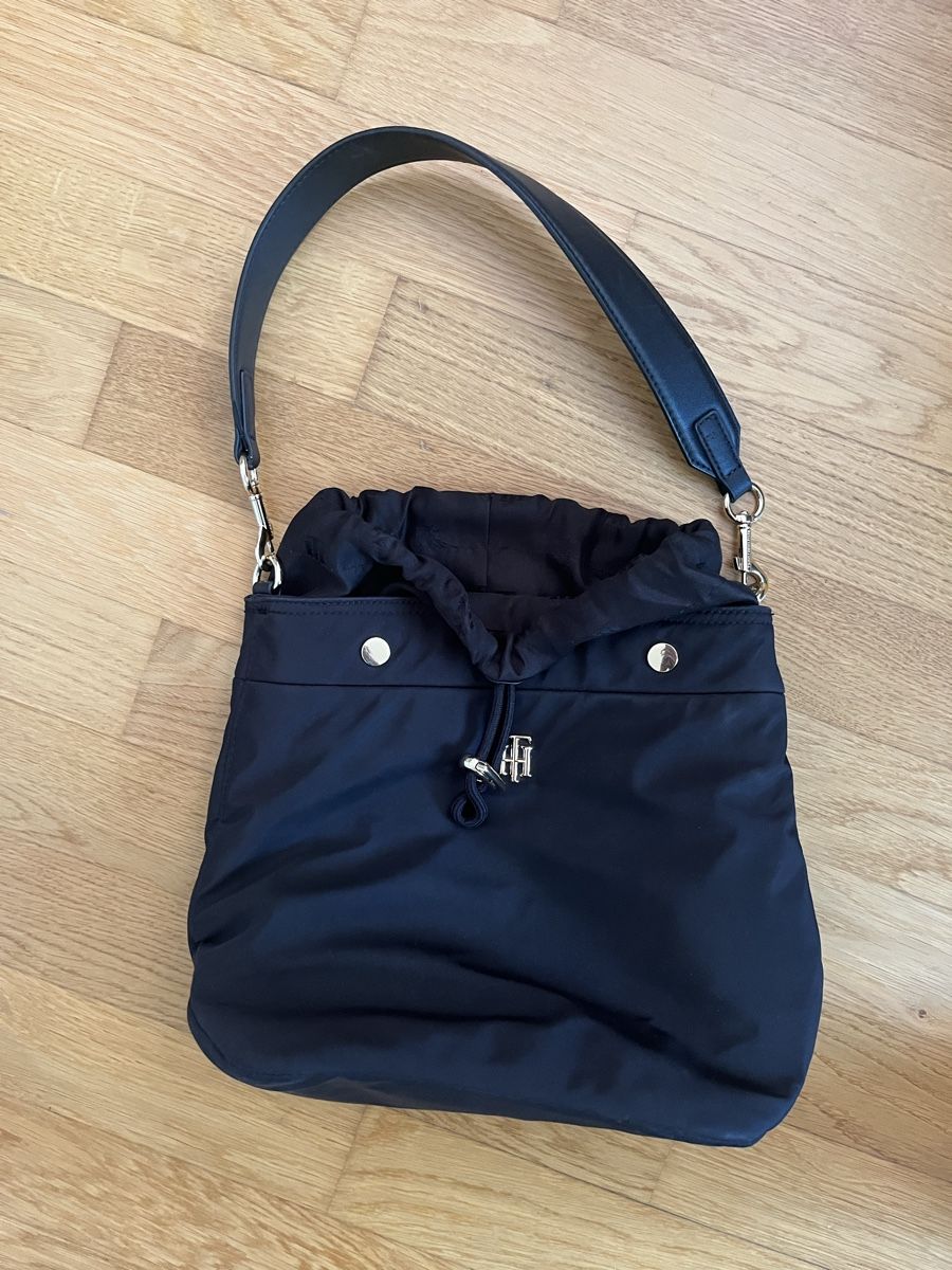 Tommy Hilfiger Borse da donna: Tommy Hilfiger Tasche schwarz  – Usato da Stadel venduto da Comporta