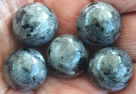 Deko Heilstein G-373 bis 377 – 5 Stück Larvikite Kugel 16mm