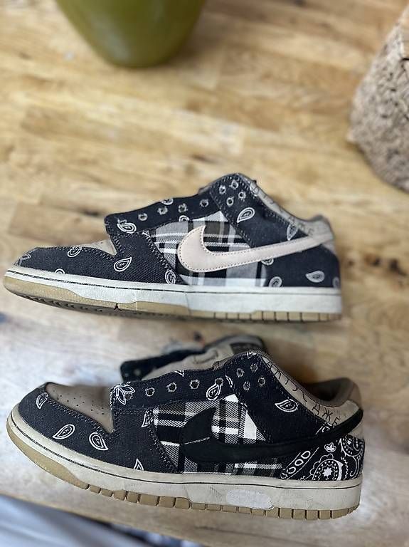 Scarpe da uomo: Nike SB travis Scott dunk low grösse 43 gebraucht – Usato da Susten venduto da luc_p9ng