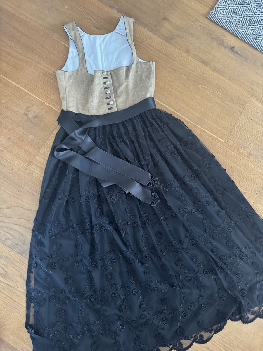Kleider: Dirndl – Gebraucht aus Saas im Prättigau von Holliwood 1