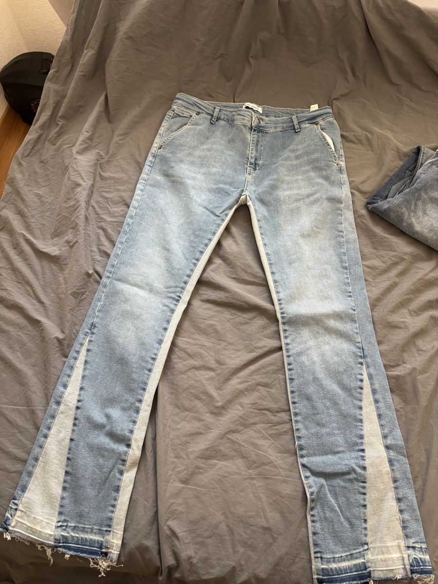 Jeans: Jeans Flare – Nuovo (secondo la descrizione) da Les Acacias venduto da vic_vw7s
