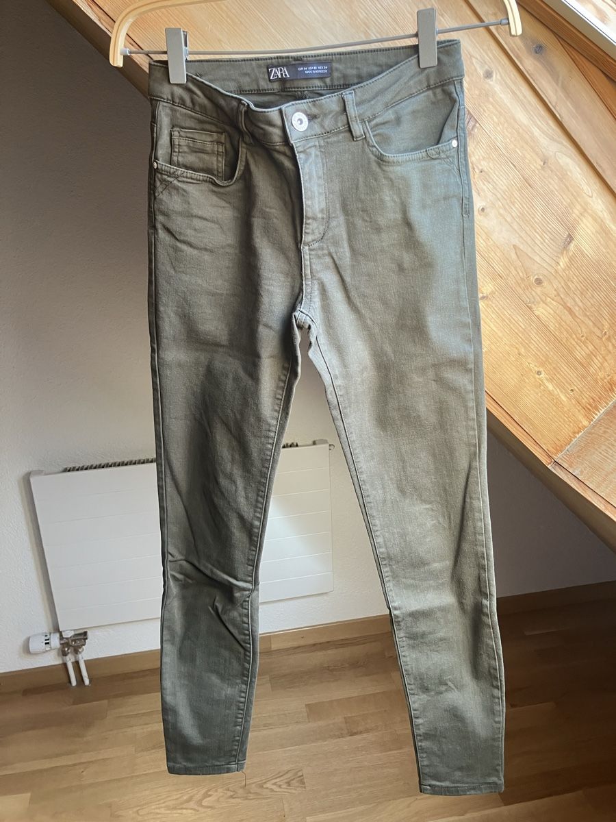 Zara Jeans: oliv farbene Skinny Jeans Gr.34 – Usato da St. Gallen venduto da andreav.