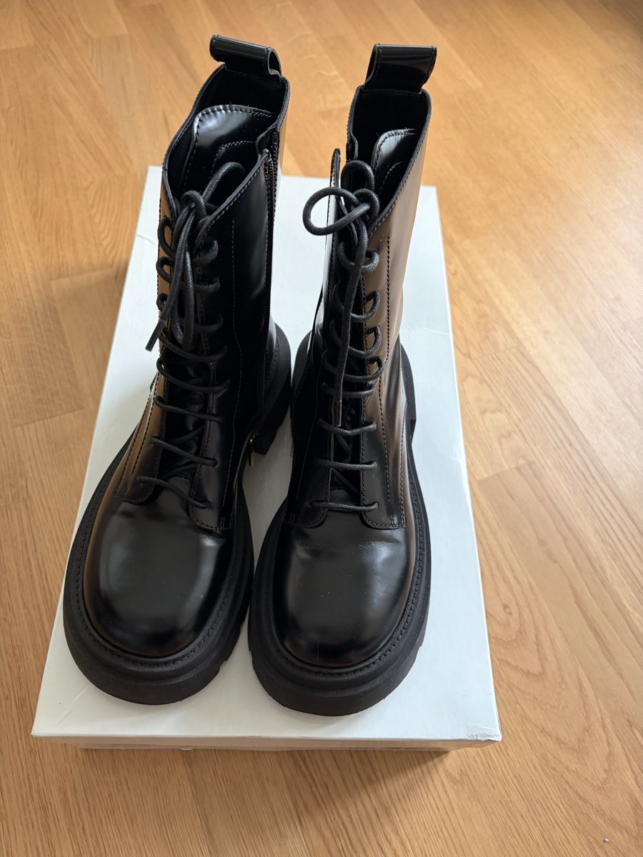 Max Mara Scarpe da donna: Boots black size 39 platform lug sole excellent condition – Usato da Zug venduto da gia_jk27