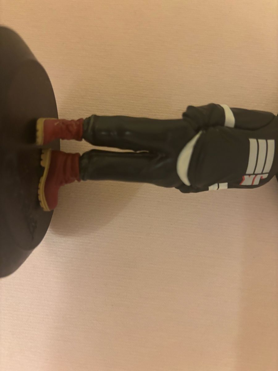 Statuette: Bt21 BTS Tiny Tan Jung Kook Mic Drop Qposket Figur – Nuovo (secondo la descrizione) da Andelfingen venduto da Good_Quality 2
