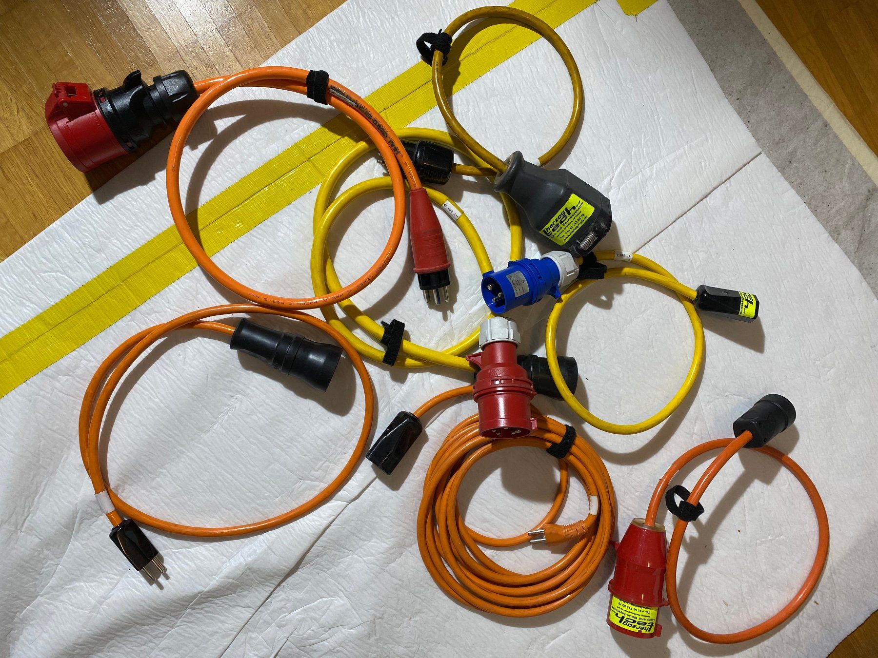 Cavi: Adapter Set Überganskabel CEE16 CEE32 Typ15 Typ25 Typ12 T23 – Usato da Reinach BL venduto da Herzogtech 8