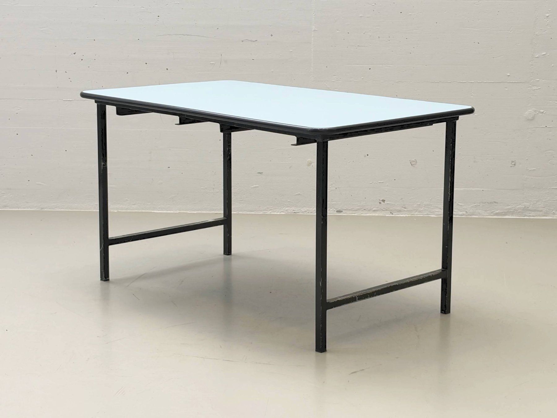 Set di tavolo e panche: Set: Mid-Century Kelko Tisch mit Hockerquartett, 1970er – Usato da Zürich venduto da LeMoege 1