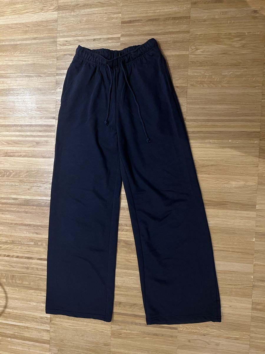 Stradivarius Hosen: Stradivarrius wide leg pants in navy blue – Defekt aus Adliswil von Marjin