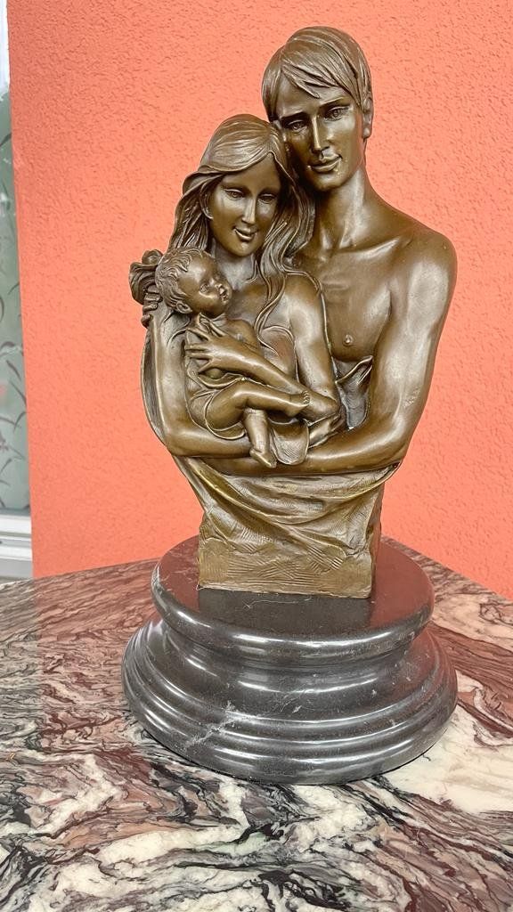 Skulpturen & Statuen: Bronzefigur Paar mit Kind Massiv 11kg – Gebraucht aus Lengnau BE von Steinbock. 1