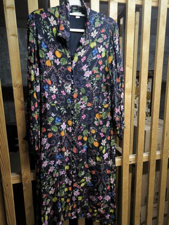 Monsoon Kleid schwarz mit Blumenmuster Grösse UK 22