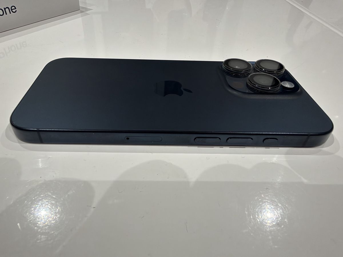 Apple Telefoni cellulari / Smartphones: iPhone 15 Pro Blue Titanium 128GB – Usato da Villmergen venduto da Usedpc 3