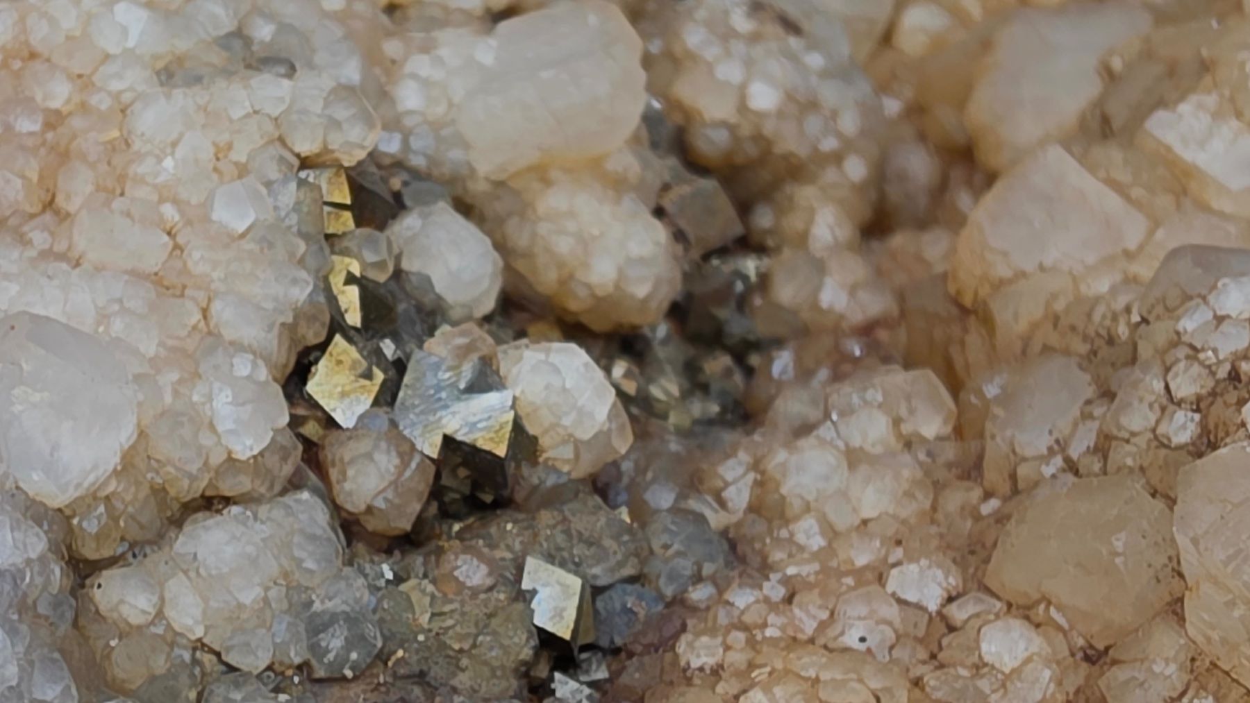Mineralien & Heilsteine: Calcite, Pyrrhotite, Arsenopyrite & Pyrite Trepča 2.6 Kg – Gebraucht aus Figino von panshop 8