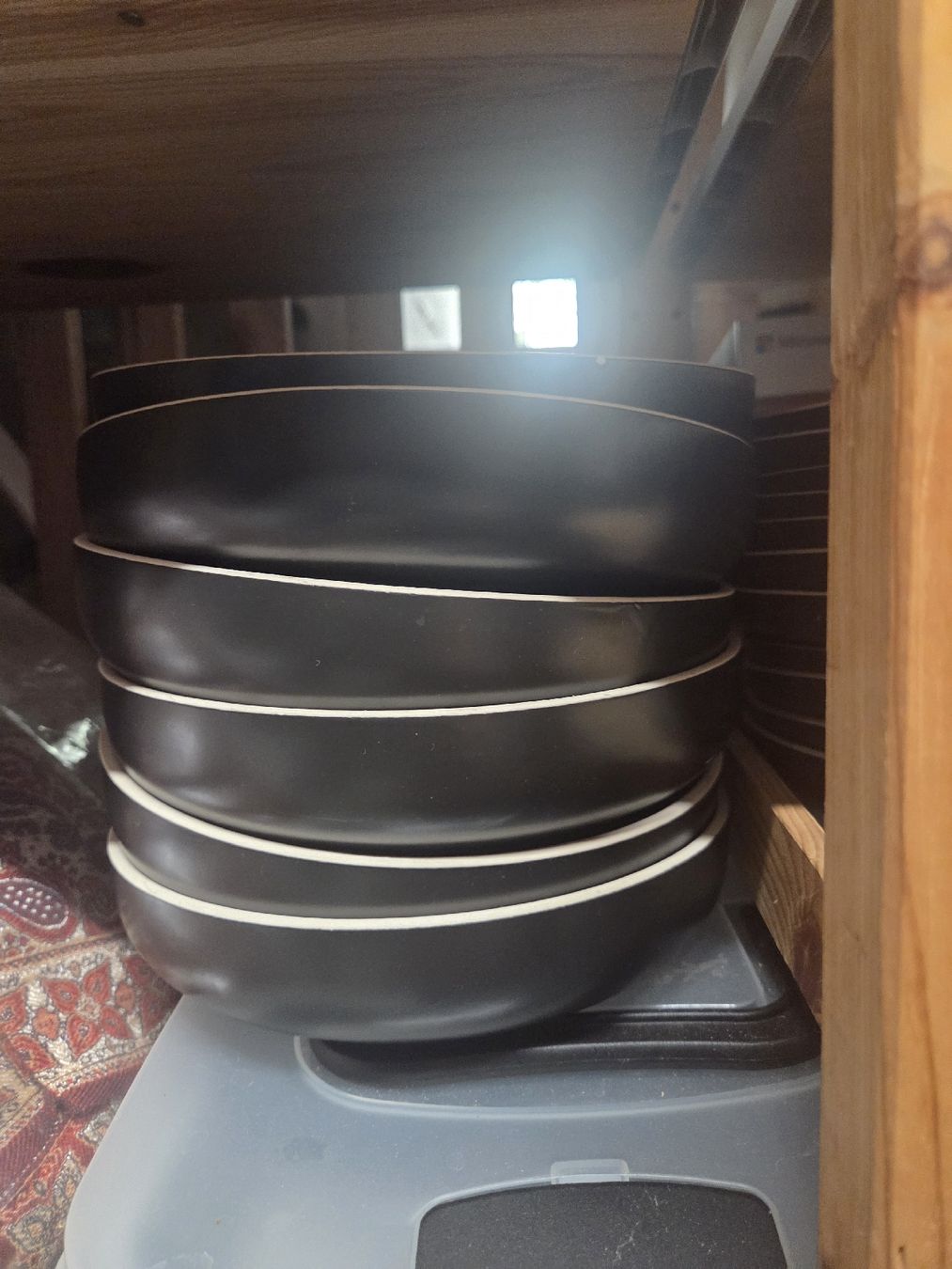 Services de table: Bjorn Black Bowl Set Good Condition – D'occasion à Schwerzenbach par Marjan-DU