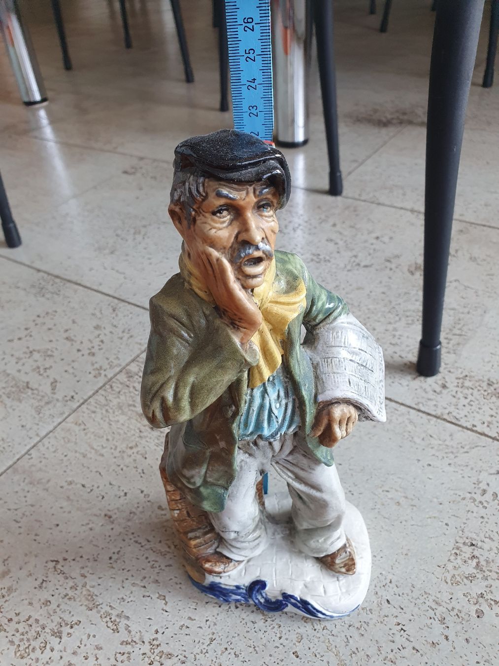 Figuren: Figur Keramik Zeitungsverkäufer – Gebraucht aus Einsiedeln von Py