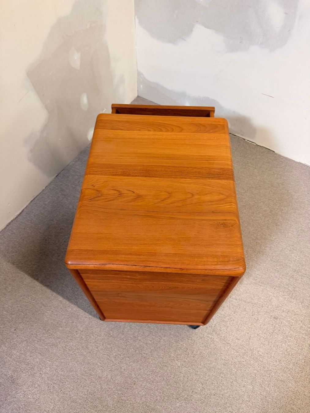 Banconi: Vintage Teakholz Rollcontainer mit 4 Schubladen 1 Ablagefach – Usato da Rickenbach ZH venduto da Der-Insider 6
