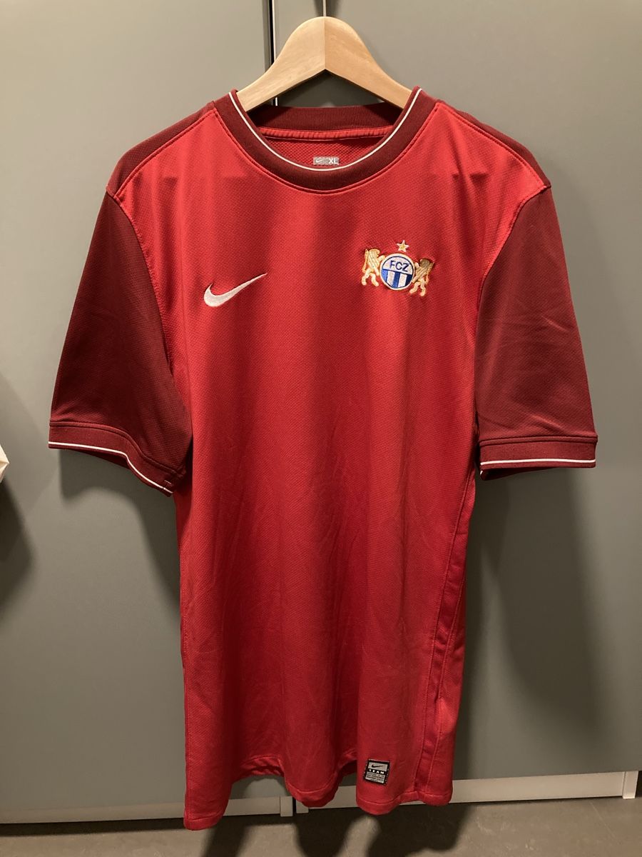 Nike Leibchen & Hosen: FC Zürich Trikot – Gebraucht aus Zürich von Mr.Panenka