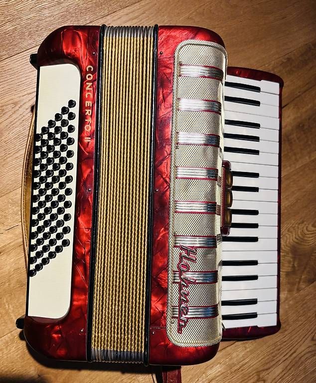 Musikinstrumente: Akkordeon Hohner Concerto 2 – Gebraucht aus Kirchleerau von svenangelo