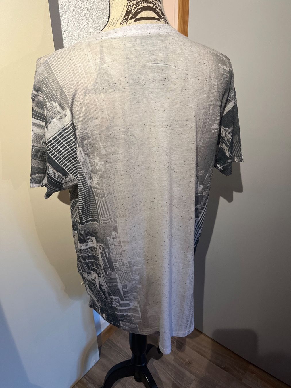 T-shirt: T-Shirt gris – Usato da Le Locle venduto da Mayd_h 2
