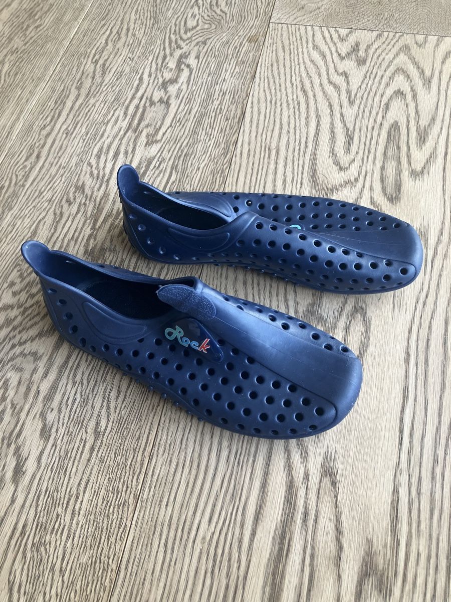 Scarpe per ragazzi: Badeschuhe dunkelblau Grösse 31 – Usato da Cham venduto da Liliane78 1
