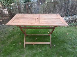 Gartentisch aus Holz klappbar gebraucht