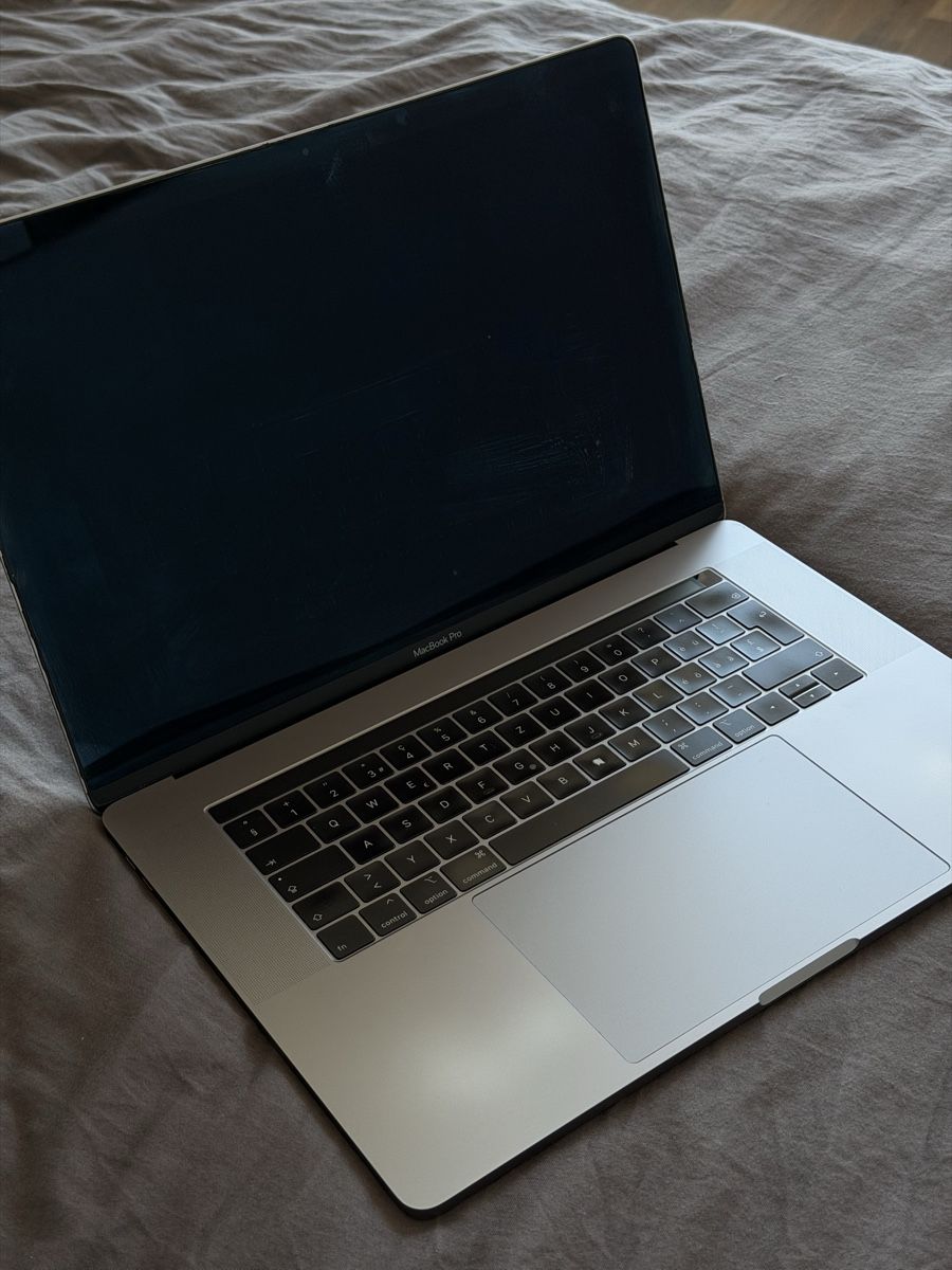 Apple Notebook: MacBook Pro 15” (2019) – Usato da Heitenried venduto da melinazahno 1
