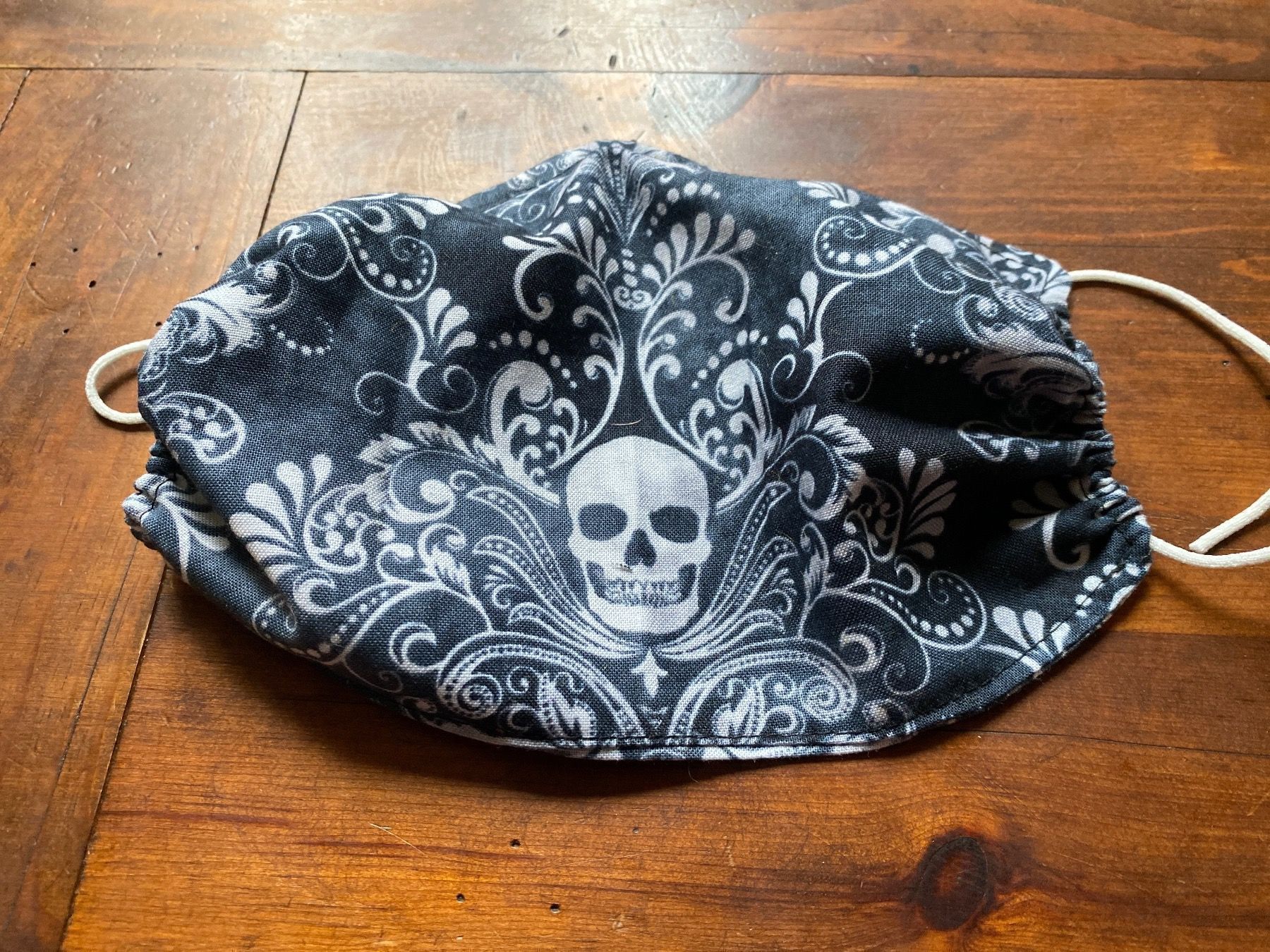 Masken: Gesichtsmaske, Handmade, Totenköpfe – Neu (gemäss Beschreibung) aus Hunzenschwil von Smiles 1