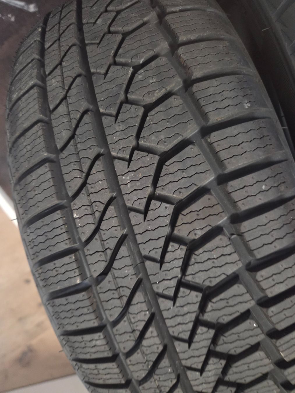 Pneus & Kompletträder: 205 / 55 R 16    91V – Gebraucht aus Fischbach-Göslikon von Emanuel.Bardhi 2