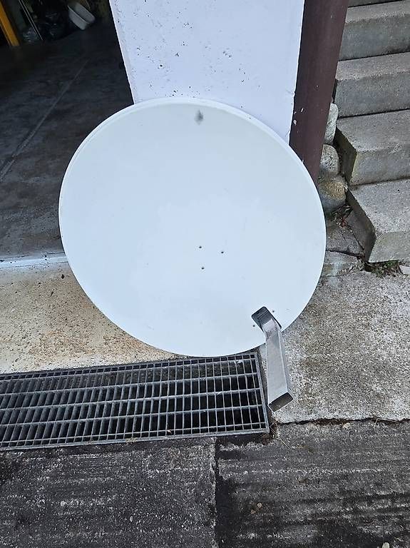 Satellitenschüssel: Ensemble complet pour réception satellite – Gebraucht aus Fleurier von ThierryJequier