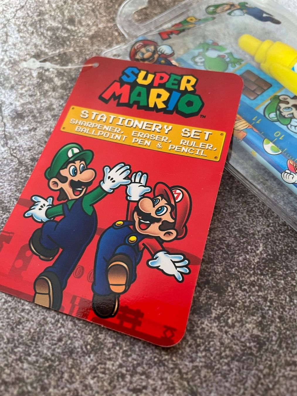 Penna & Evidenziatori: Super Mario: Characters - Standard Stationery Bag – Nuovo e nell'imballaggio originale da Niederwil SO venduto da BlueSonic 2