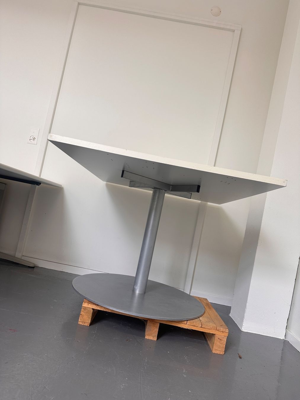 Tavoli: Büro / Konferenztisch – Usato da Winterthur venduto da StiftungSchleife 1