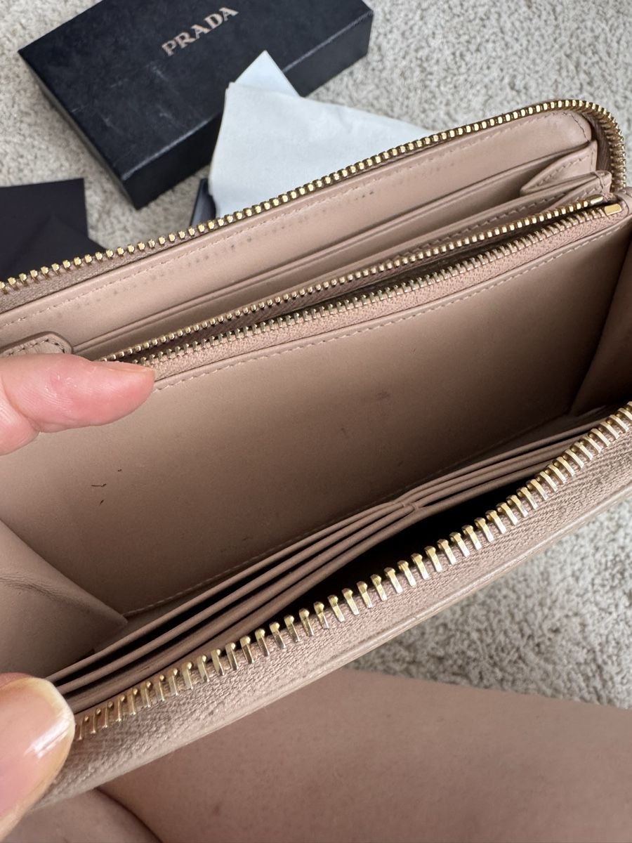 Prada Portemonnaie: Prada Portemonnaie, beige, Leder mit Box – Gebraucht aus Baden von Linda46 4