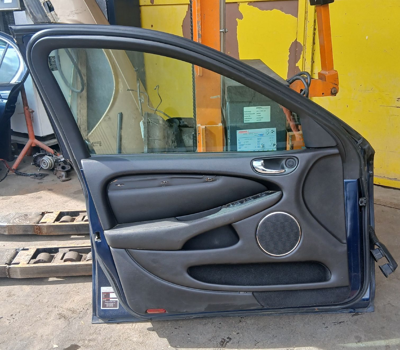 Jaguar Alle Autoersatzteile: Portière avant gauche Jaguar X-Type – Gebraucht aus la heutte von Auto-stock 2