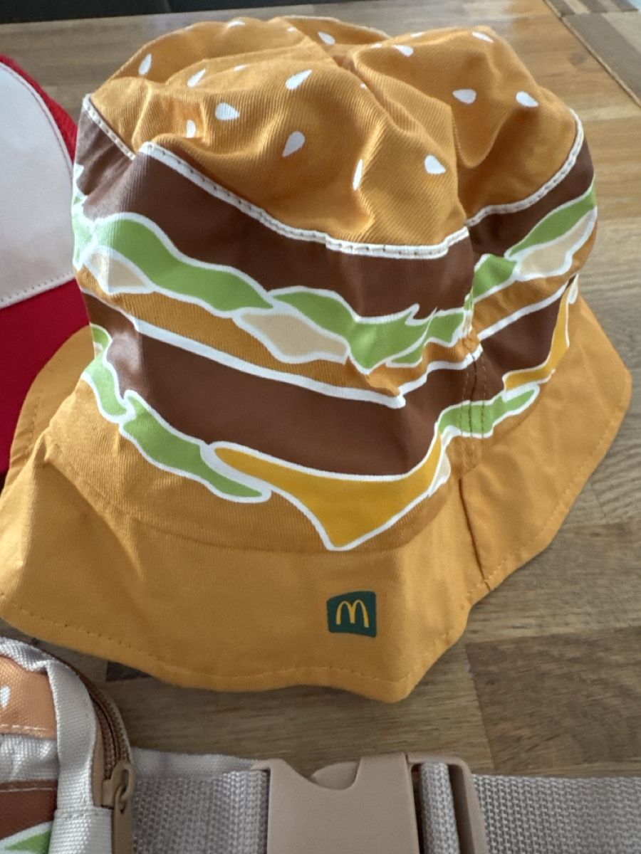 Chapeaux, bonnets & casquettes: Mc Donald Hut und bauchtache – D'occasion à Solduno par kekiart 3