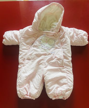Combinaison  bébé rose, taille 3 mois, comme neuf!