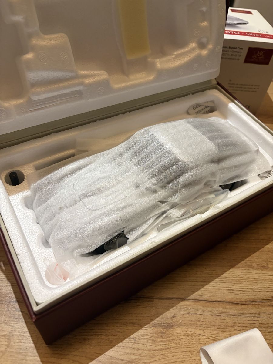 CMC Modellini d'auto: CMC Ferrari 250 GTO Silver  – Nuovo e nell'imballaggio originale da Develier venduto da tia_kj9p 1