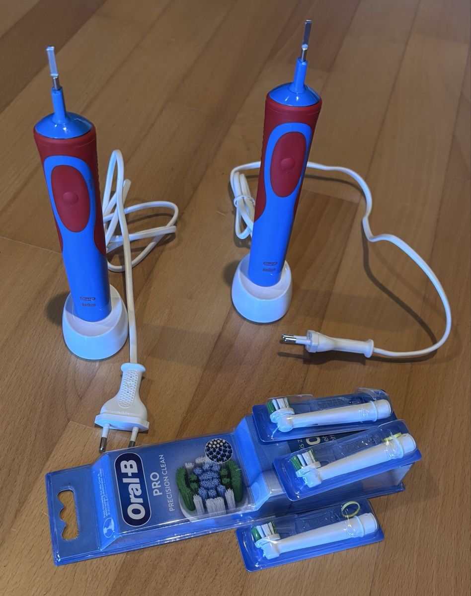 Oral B Zahnpflege: 2 Oral-B elektrische Zahnbürste – Gebraucht aus Bonstetten von swiss_diver