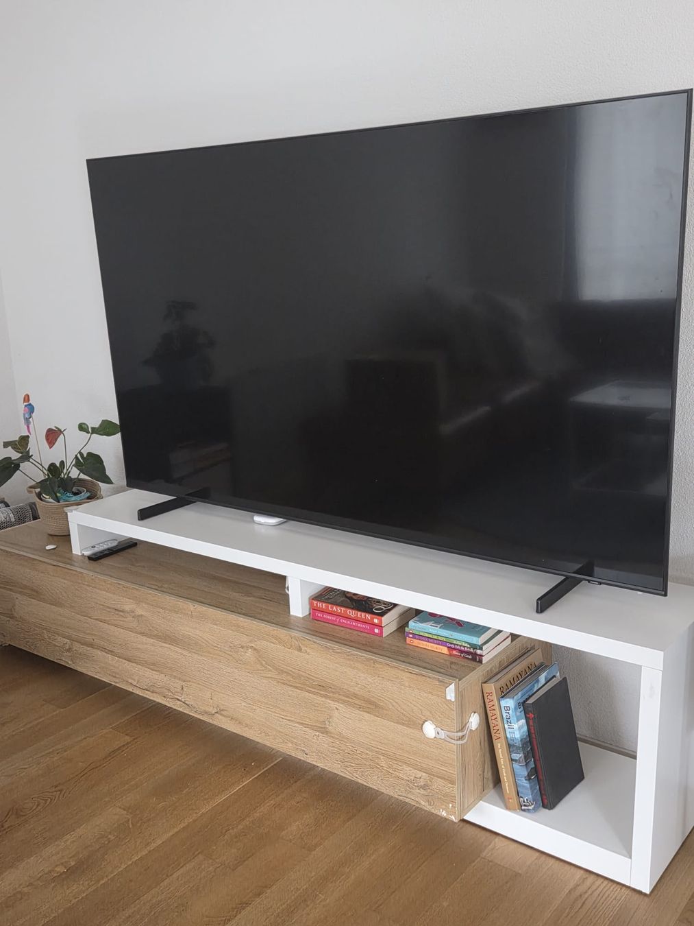 Meubles TV: Gratis : TV unit – D'occasion à Zürich par rug_25bs