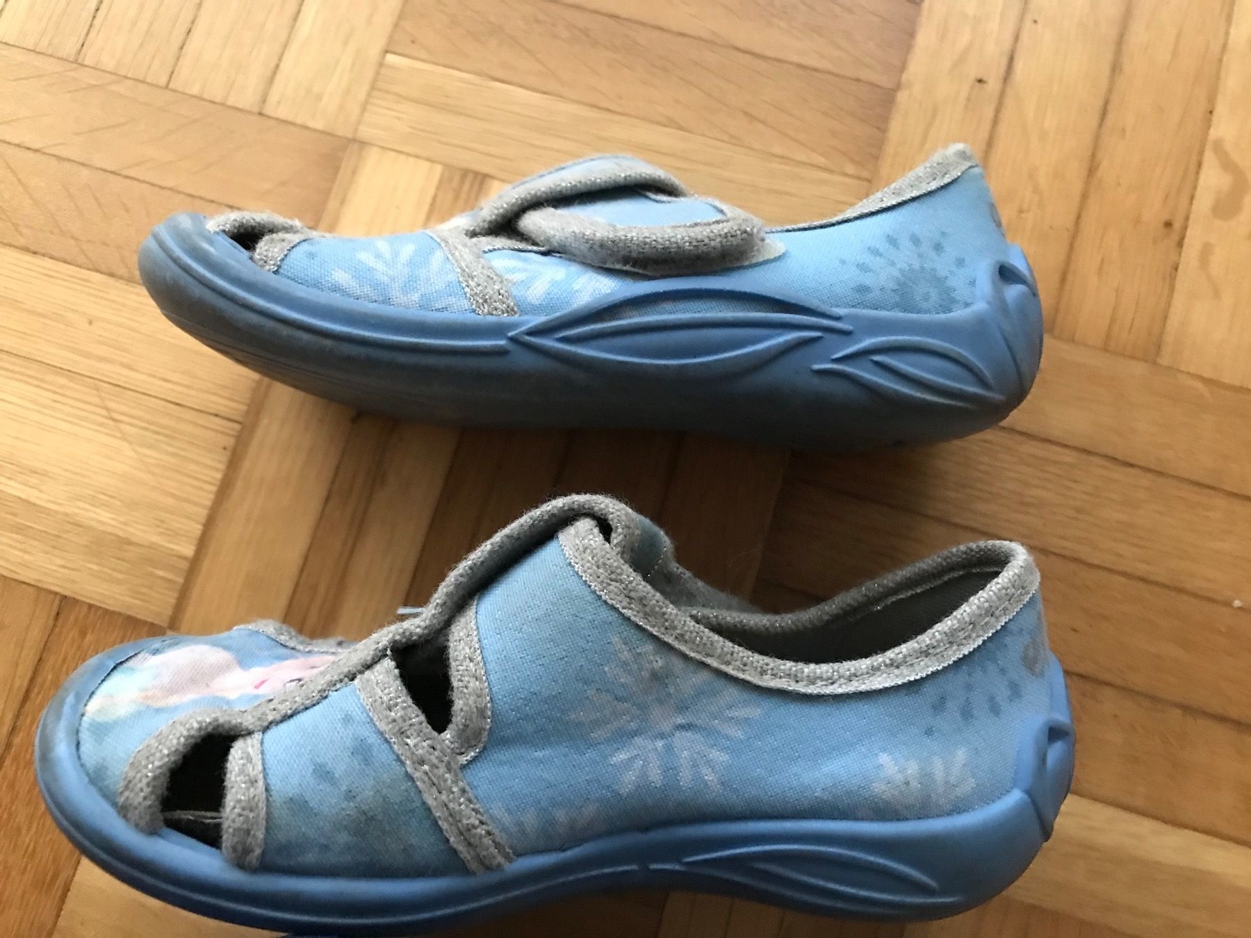 Scarpe per ragazze: Finken mit Frozen Elsa Grösse 26 hellblau – Usato da Emmenbrücke venduto da Hathor123 8