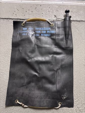 Wasserbeutel Militär Trinkwasser mit Auslauf 