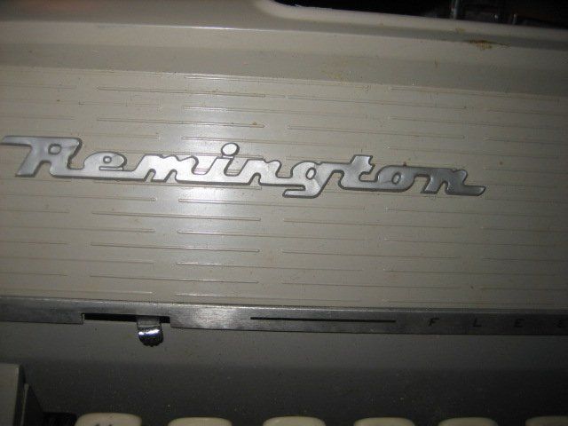 Remington Macchine da scrivere: Schreibmaschine antik Remington – Usato da Winterthur venduto da pf02 4