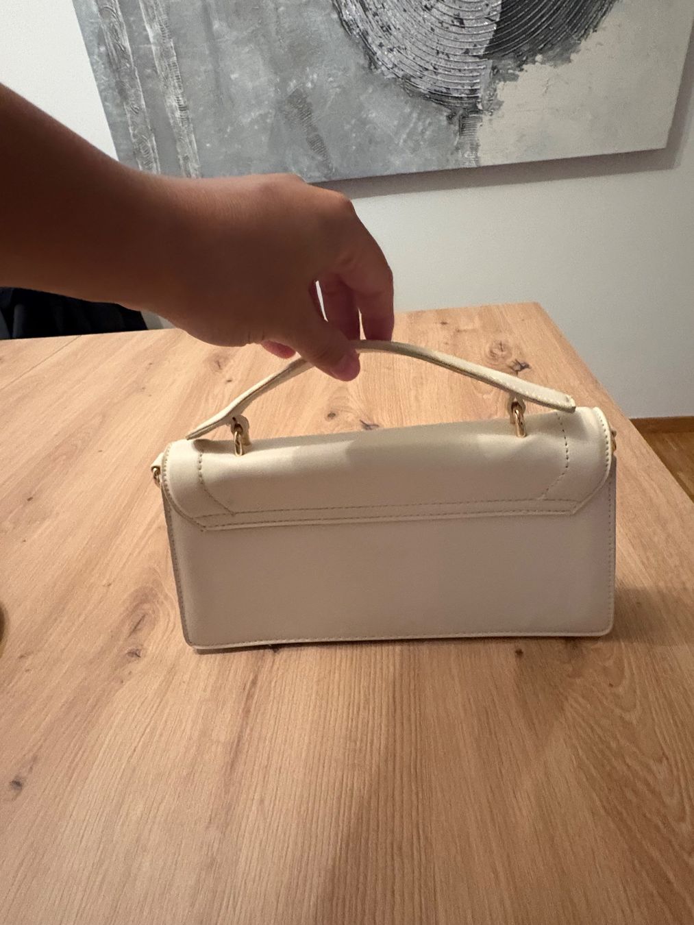 Taschen für Damen: Handtasche weiss mit Schulterriemen – Gebraucht aus Kloten von swarovski16 4