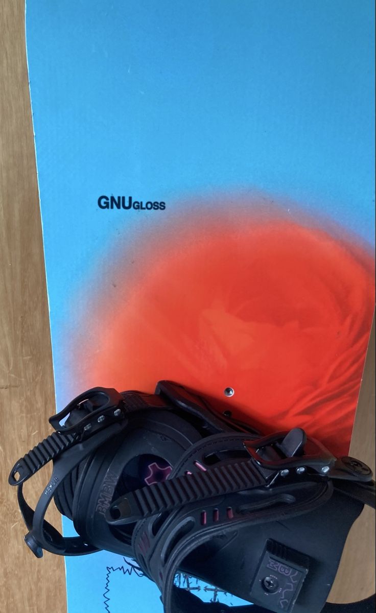 Board: GNU Gloss Snowboard / Bindung - Bereit für den Winter! – Usato da Sempach venduto da wclaudi 1