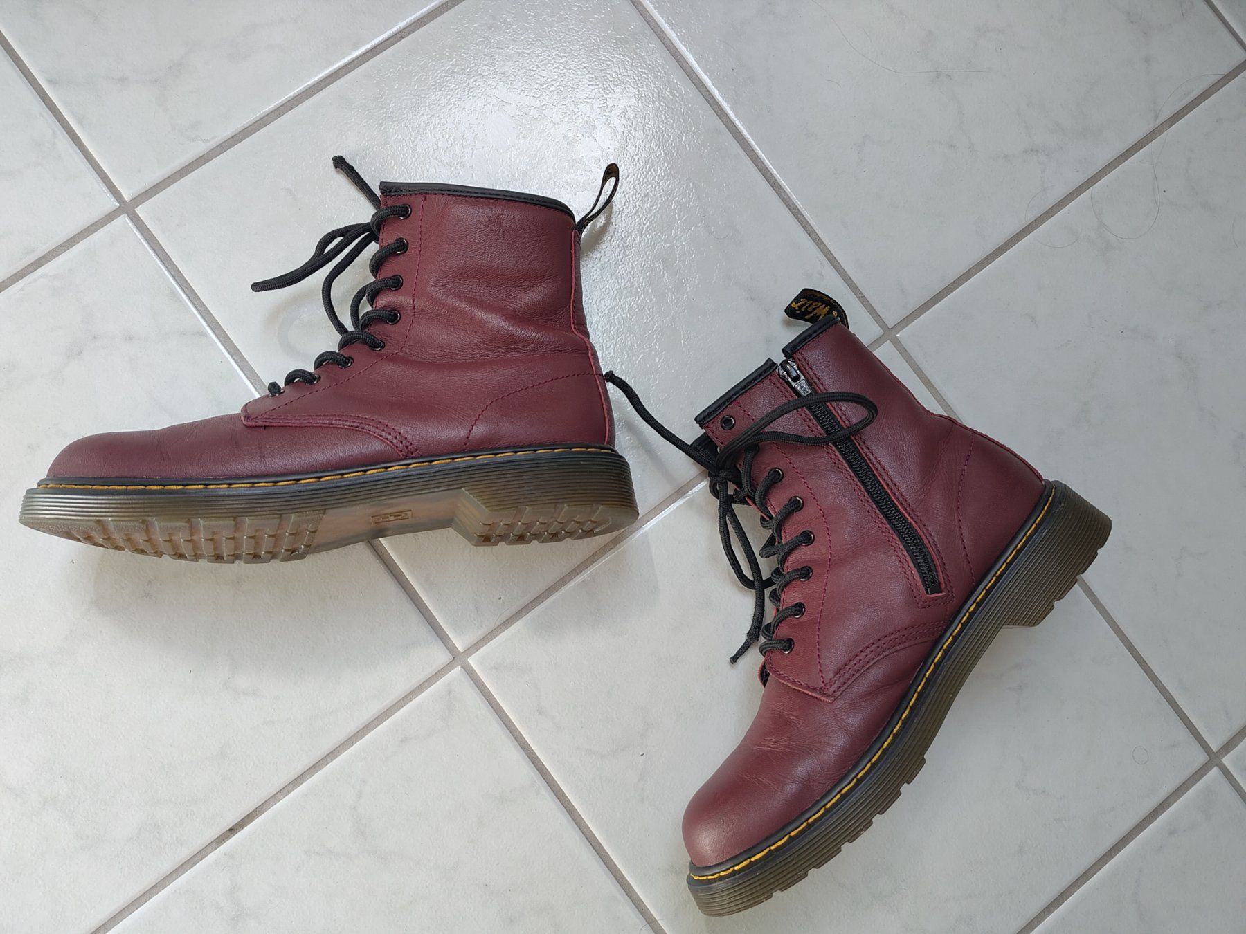 Dr. Martens Damenschuhe: Dr. Martens Boots Gr. 38,5 rot – Gebraucht aus Arbon von Franca1979