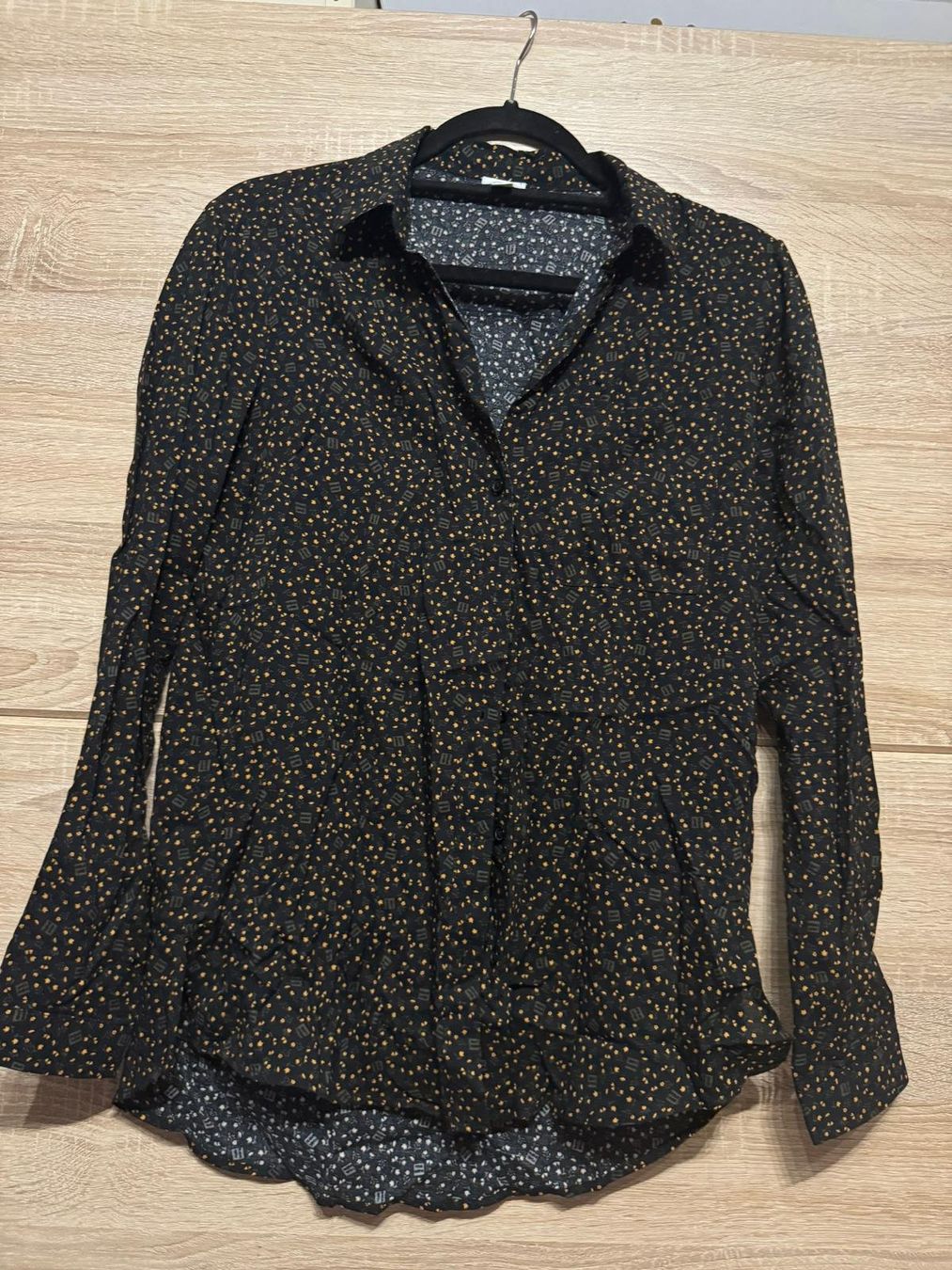 Camicette: Chemise noire à petites fleurs oranges – Usato da Montreux venduto da Iza_81199