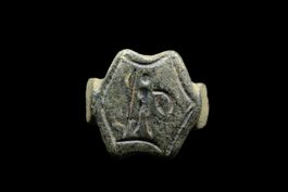 Bronzeringkopf anthropomorphes Motiv, ca. 9.–13. Jh.