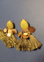 Modische Ohrringe in Gold mit Quasten Grün